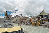 Ladakh - Tanglang La (5328 m),  on the route to Manali 